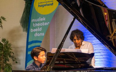 Hogelandster pianotalenten krijgen les van Wibi Soerjadi